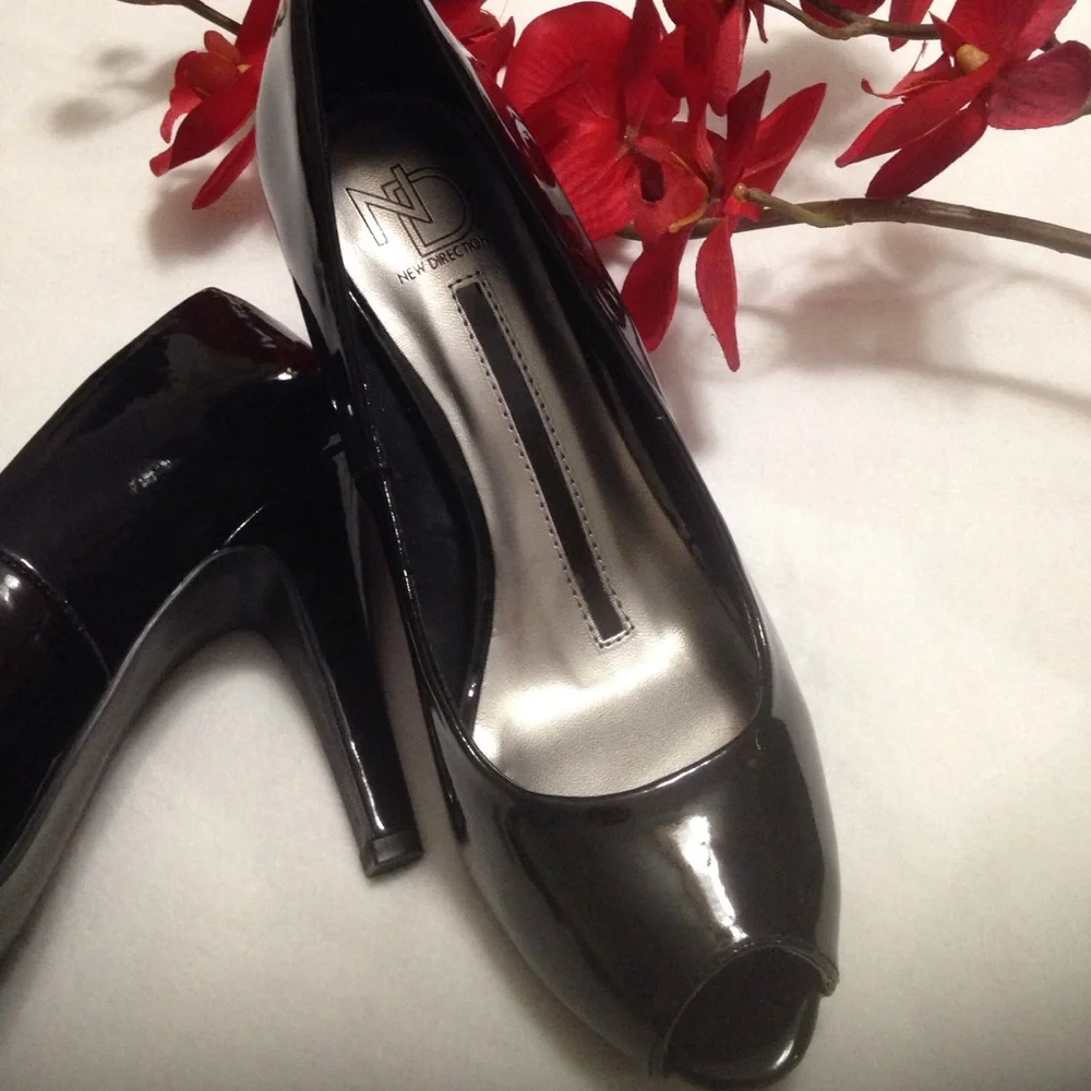 NEW 4 inch Stiletto Heels Peep Toe Pumps Black Patent New Directions Bella 6.5M